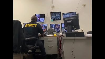 Shoplifting Soccer mother forced Into nailing Mall Security